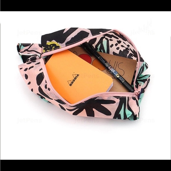 NWT BAGGU FLORAL 2 x Small 3D Zip Pouches - Picture 6 of 7